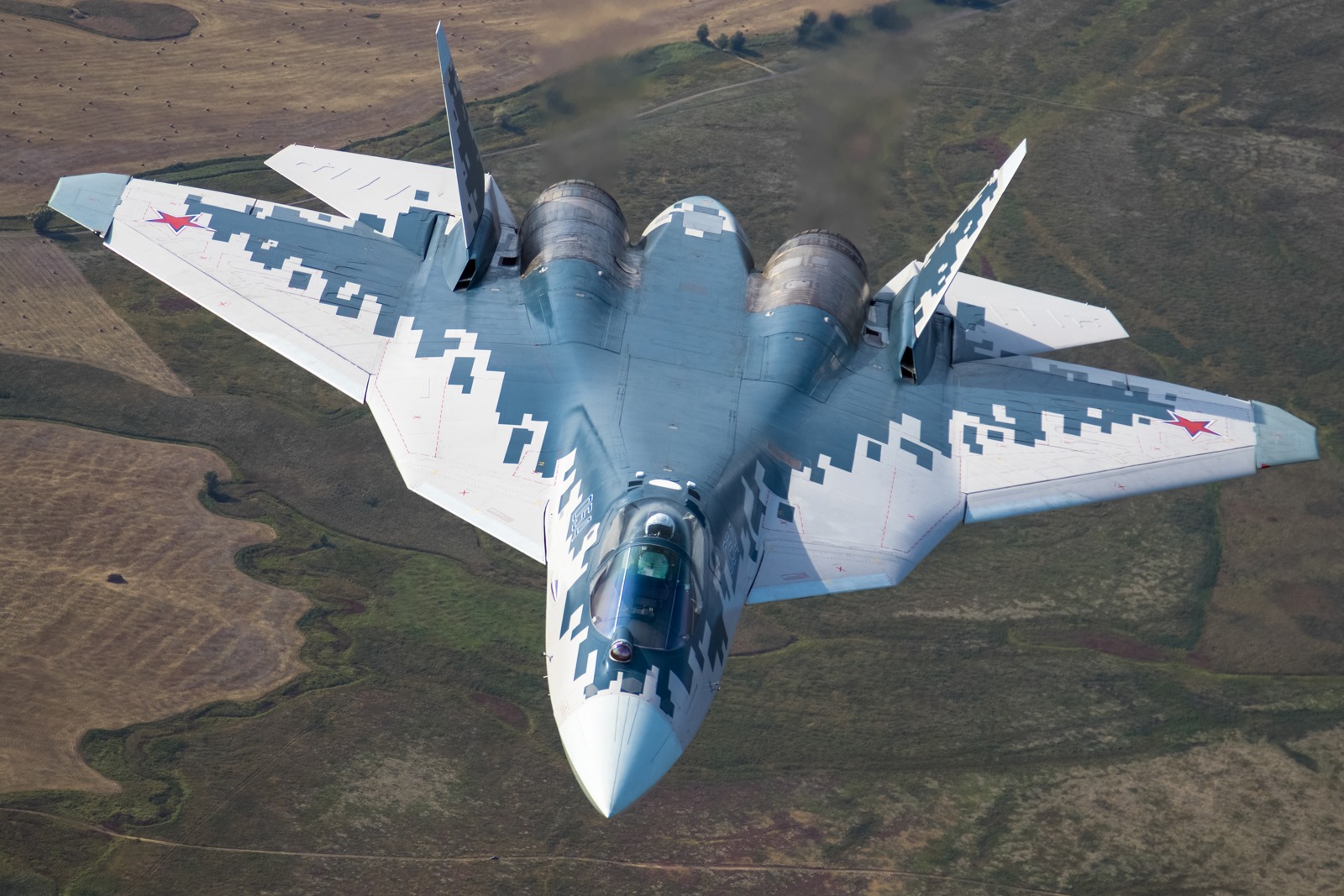 Su-57 vs F-35. The pros and cons of fifth-generation fighters are named