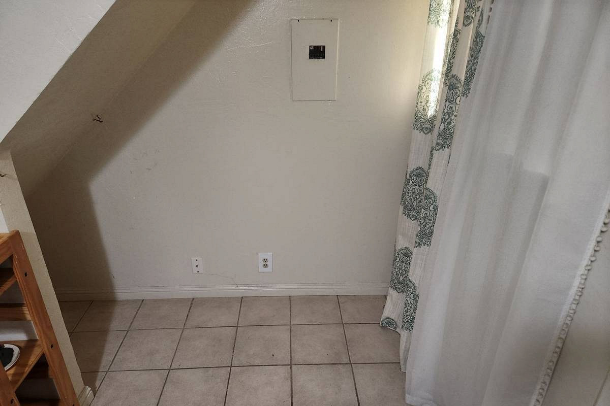Silicon Valley rents out a Harry Potter-like den under the stairs for $250