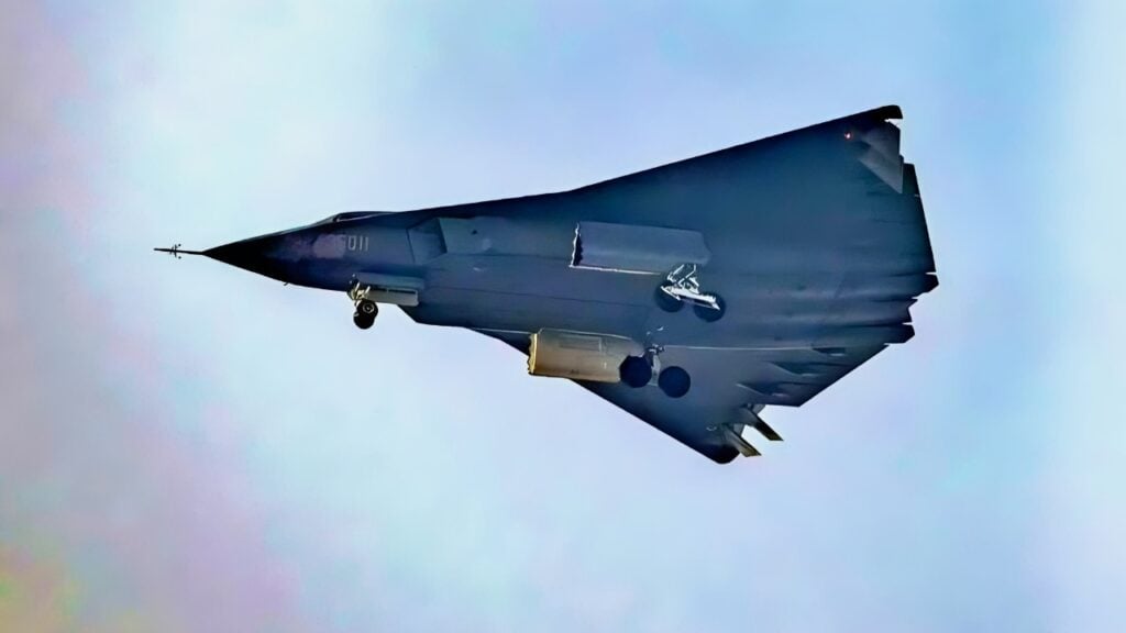 What is known about China's new sixth-generation fighter jet and what is its power ?